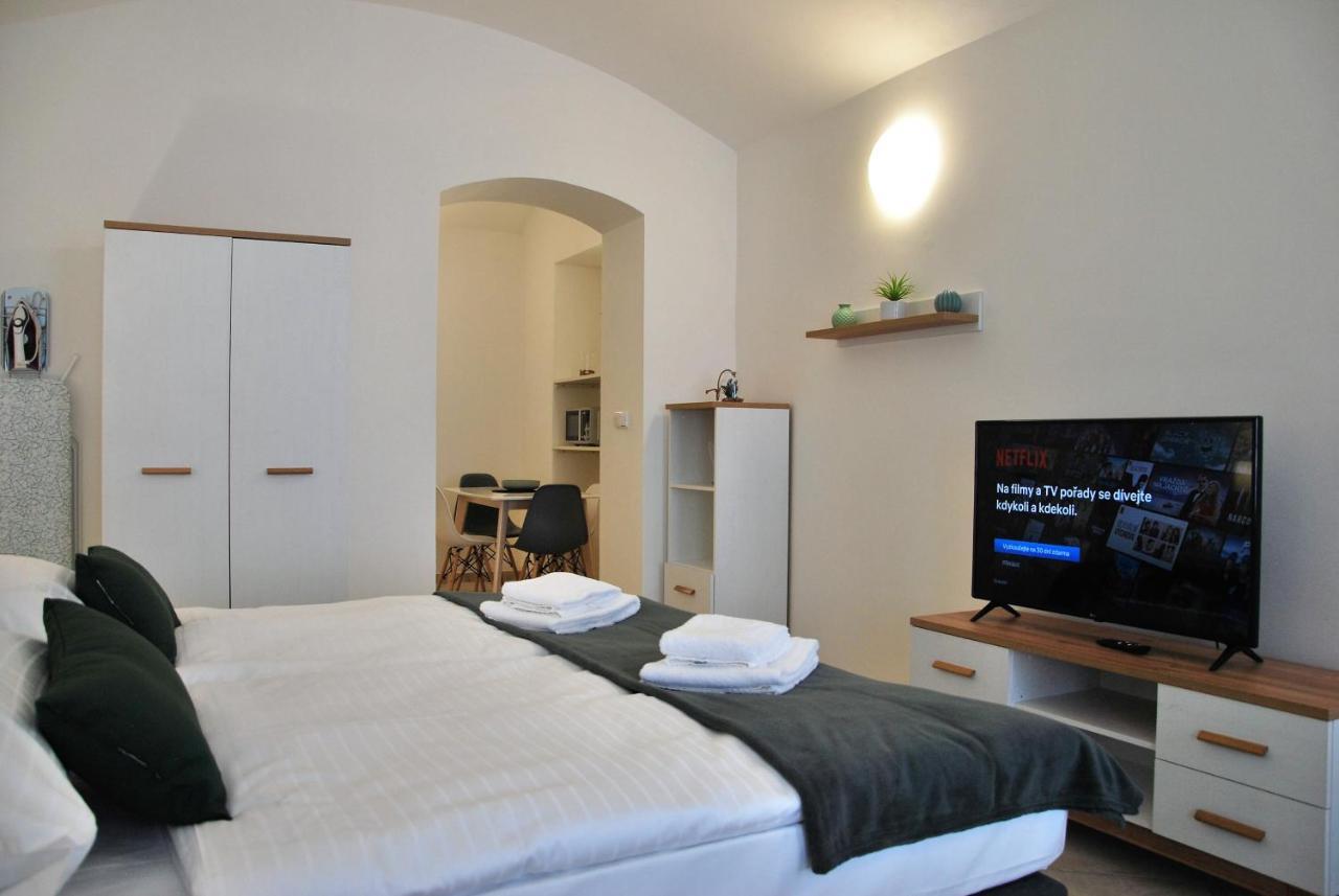 White Swan Boutique Apartments Praga Esterno foto