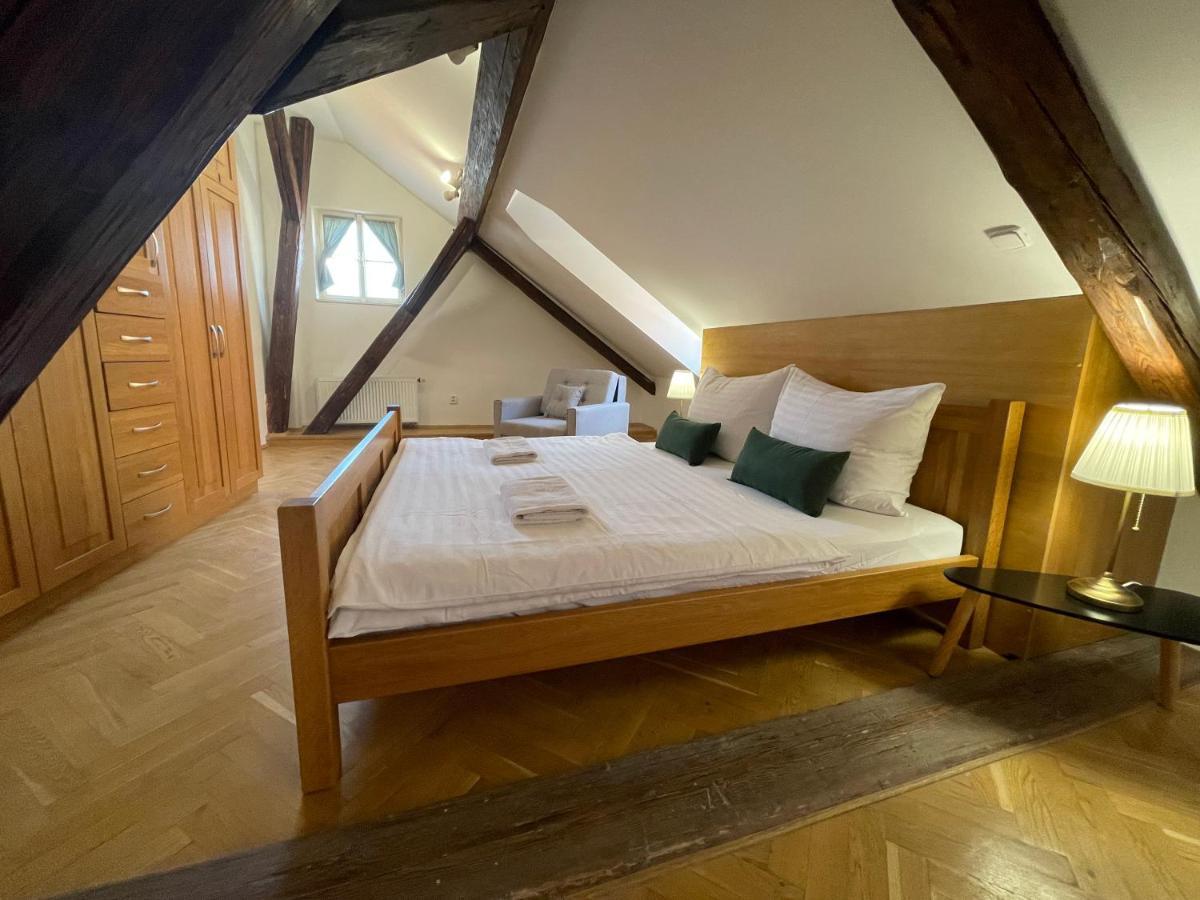 White Swan Boutique Apartments Praga Esterno foto