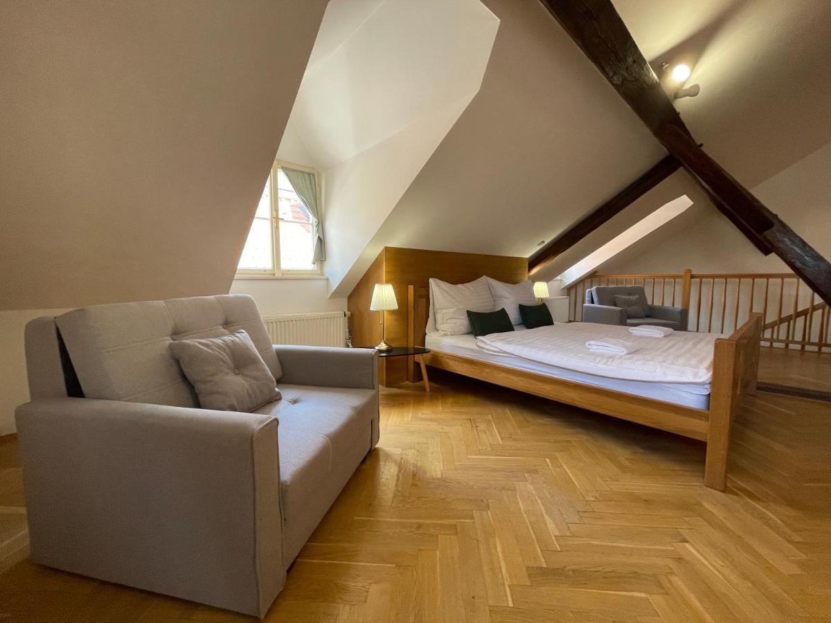 White Swan Boutique Apartments Praga Esterno foto